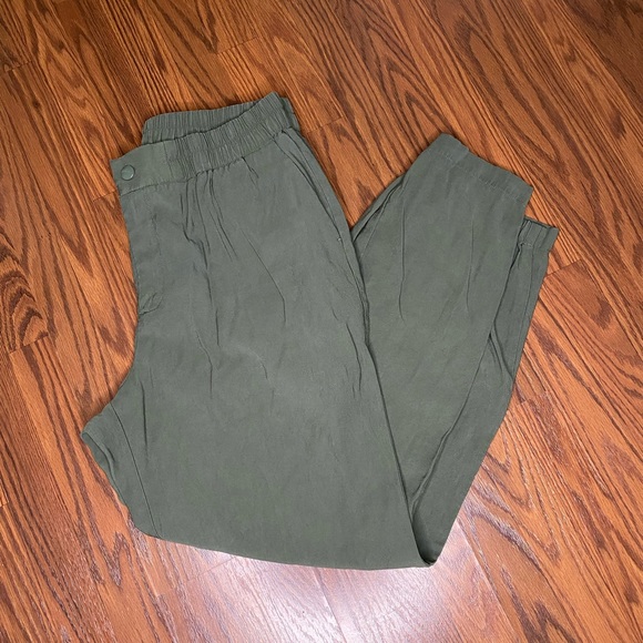 Olive green trousers - Picture 1 of 3